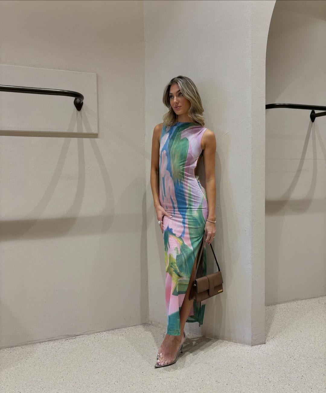 Weibliches Maxikleid mit tiefem Rückenausschnitt Elegant