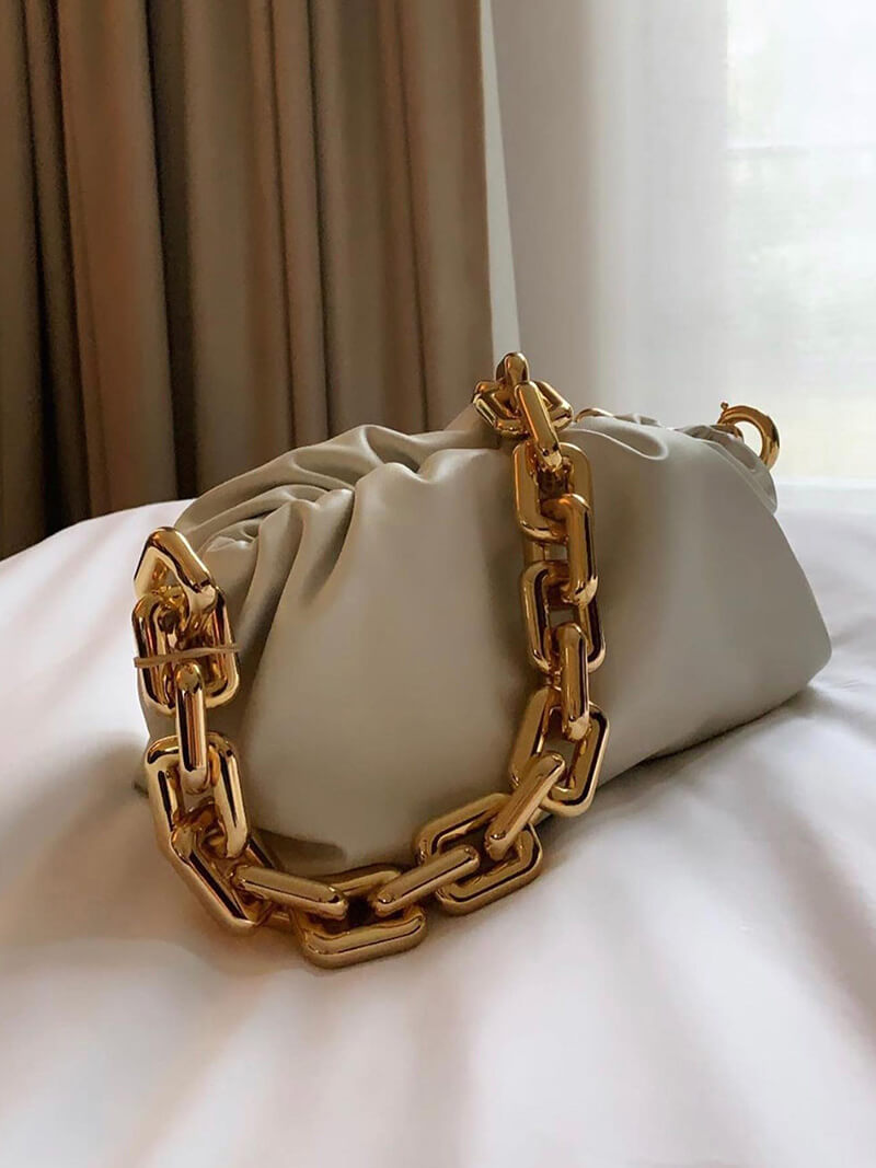 Damen-Tasche Modern mit Gold-Kette Metallic
