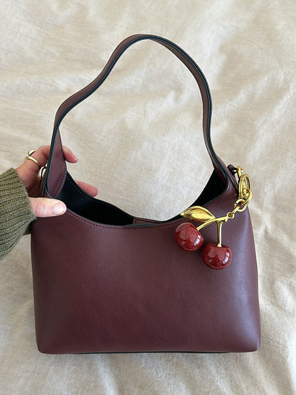 Elegante Damen-Tasche Schwarz mit Kirschanhänger Zeitlos