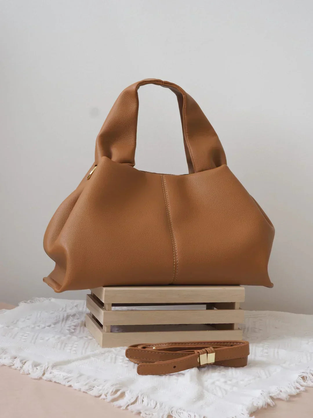 Damen Umhängetasche Ledertasche Reißverschluss Modern - BerlinGlamour