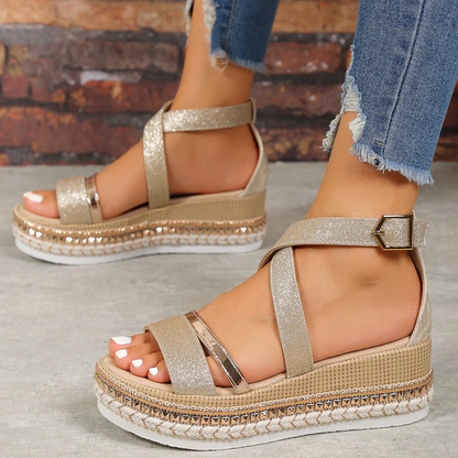 Sommerliche Damen-Keilsandalen mit Glitzer-Plateau