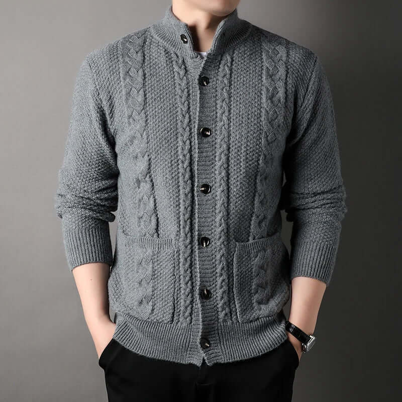 Herren Strickjacke mit Knöpfen und Zopfmuster - BerlinGlamour