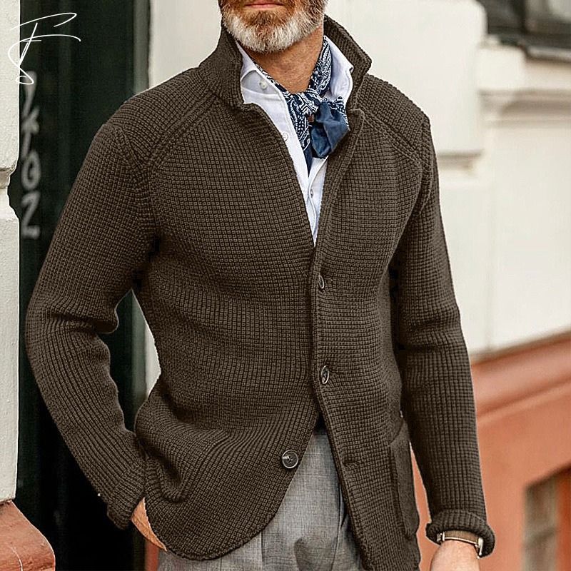 Grob gestrickte Herren Strickjacke mit Taschen - BerlinGlamour