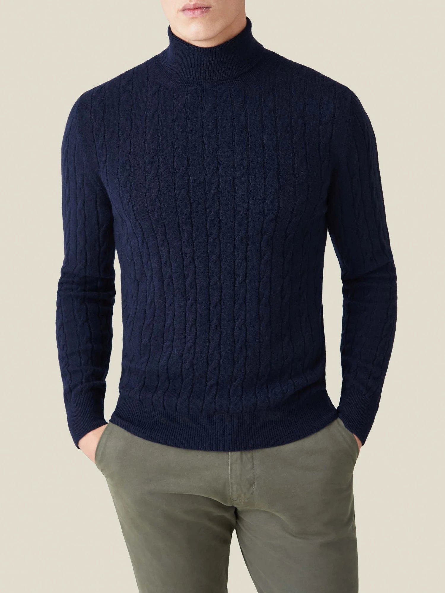 Strickpullover – Zopfmuster und Halsschutz aus Polyestermischung 0