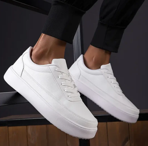 Stylische weiße Sneaker für Herren mit komfortablem Design 1