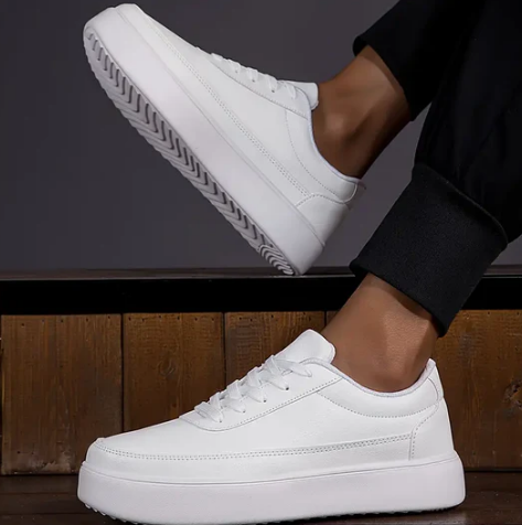 Stylische weiße Sneaker für Herren mit komfortablem Design 2