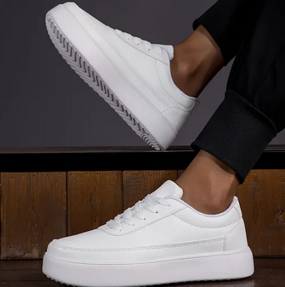 Stylische weiße Sneaker für Herren mit komfortablem Design 2