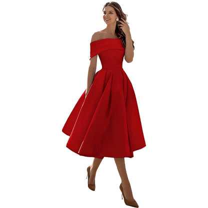 Himmelblaues Satin Off-Shoulder Kleid von BerlinGlamour