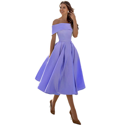Himmelblaues Satin Off-Shoulder Kleid von BerlinGlamour