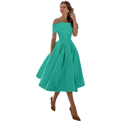 Himmelblaues Satin Off-Shoulder Kleid von BerlinGlamour