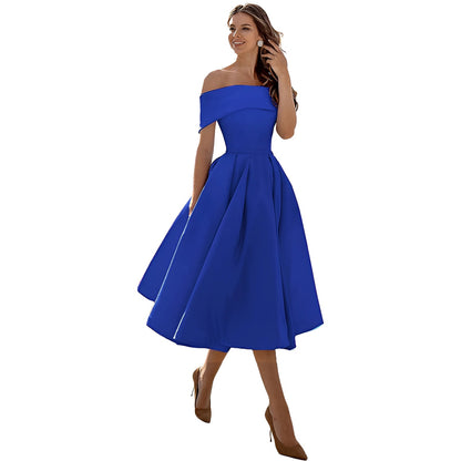 Himmelblaues Satin Off-Shoulder Kleid von BerlinGlamour