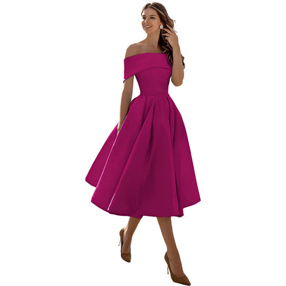Himmelblaues Satin Off-Shoulder Kleid von BerlinGlamour