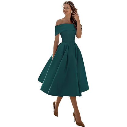 Himmelblaues Satin Off-Shoulder Kleid von BerlinGlamour