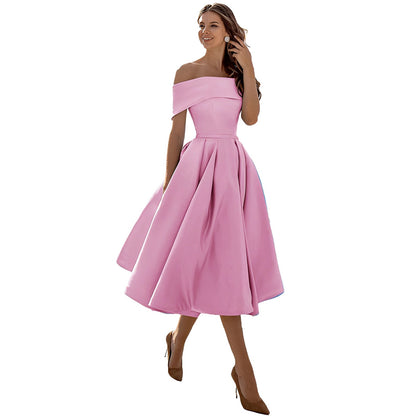 Himmelblaues Satin Off-Shoulder Kleid von BerlinGlamour