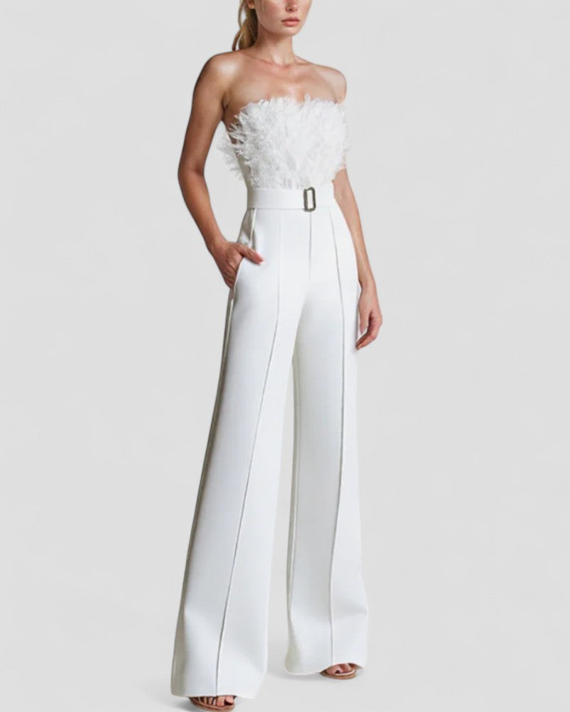 Trägerloser Abend-Jumpsuit mit Federdetail 0