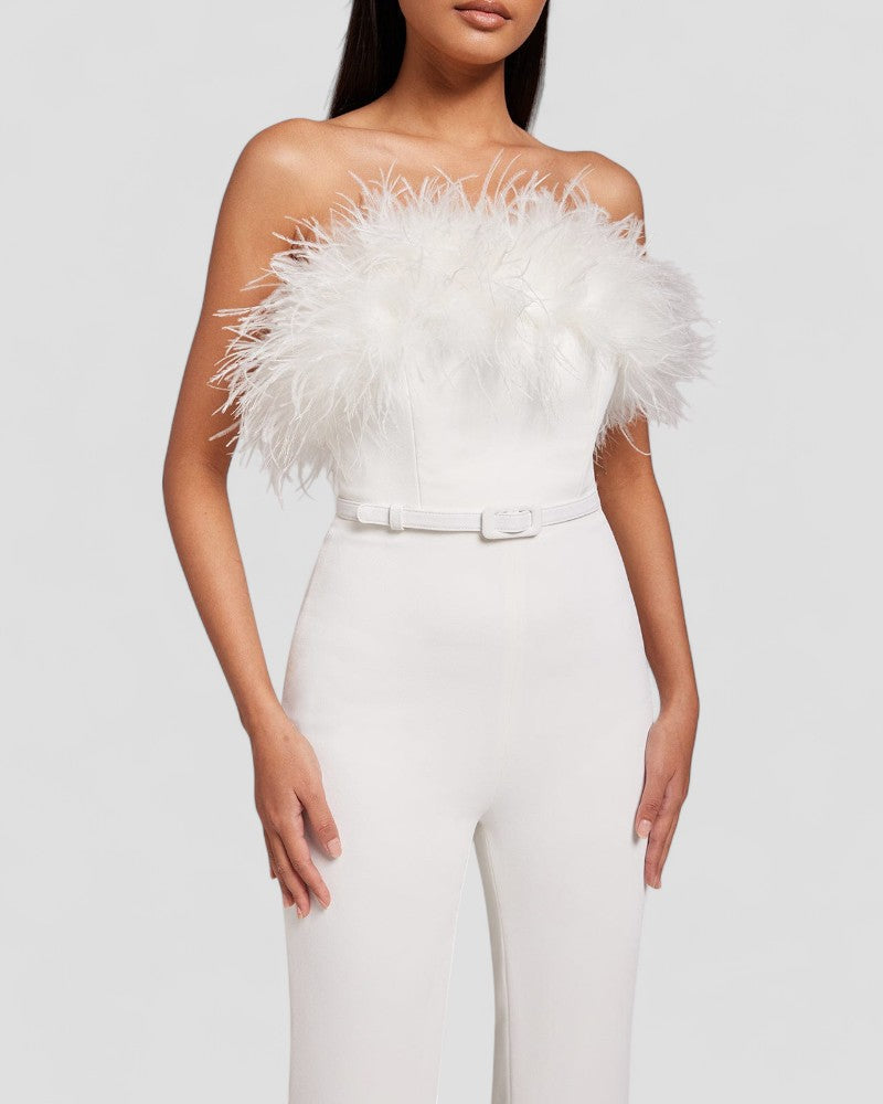 Trägerloser Samt-Jumpsuit mit weitem Bein und Federbesatz für Damen 1