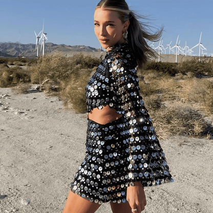 Glitzerndes Minikleid mit Pailletten und Cut-Out