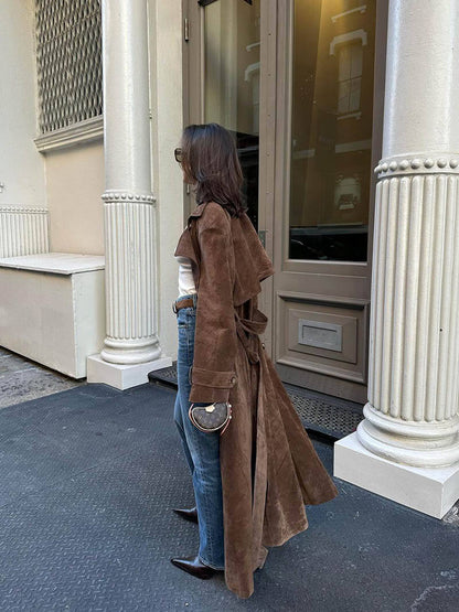 VogeLuxe | Eleganter Wildleder-Trenchcoat für Damen 2