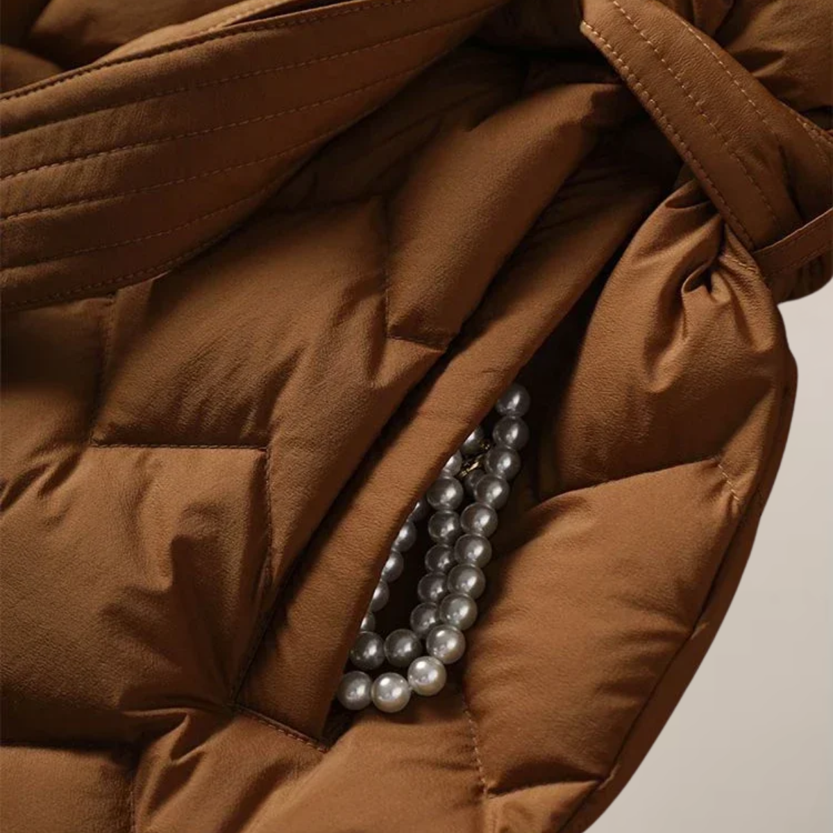 VogeLuxe | Gesteppte Damen-Pufferjacke mit Gürtel in der Taille 4