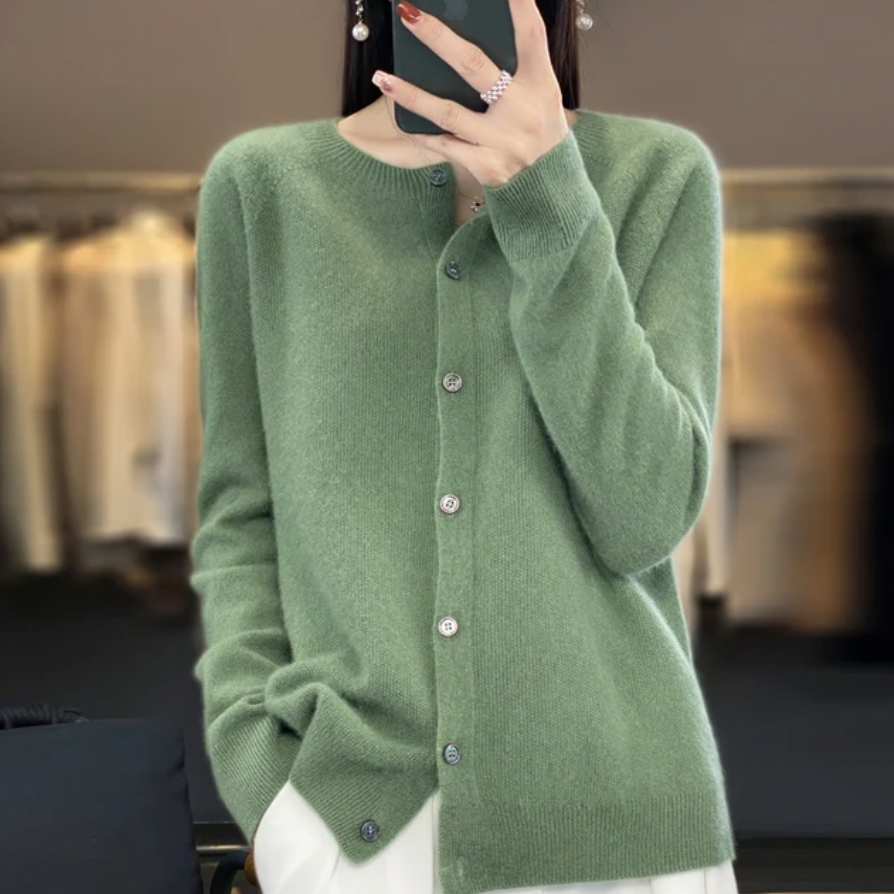 VogeLuxe | Klassische Wollstrickjacke für Damen 0
