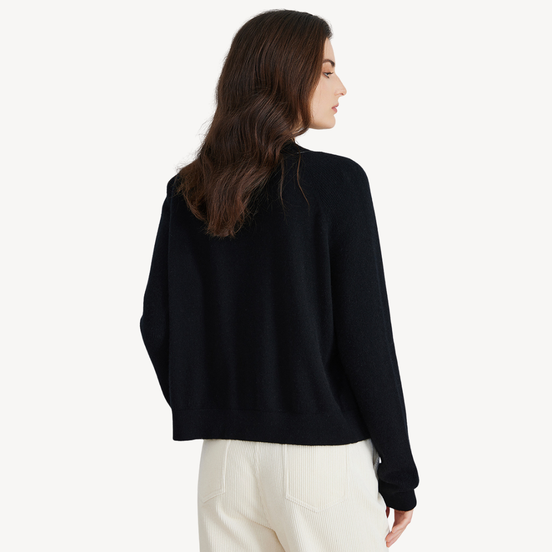 VogeLuxe | Klassische, gemütliche Strickjacke für Damen 1