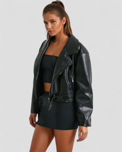 VogeLuxe | Schwarze kurze Lederjacke für Damen 2