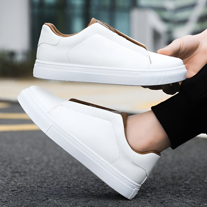 Weißer Herrensneaker Leder Hochwertig Elegent