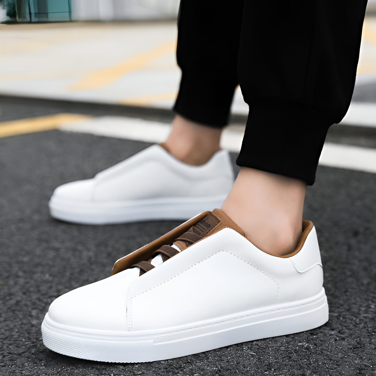 Weißer Herrensneaker Leder Hochwertig Elegent