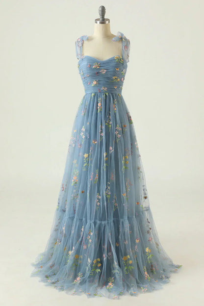 Tüll-Ballkleid mit Blumenbesteck