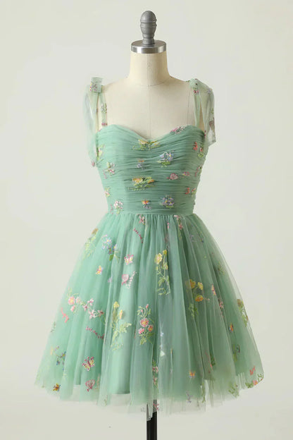 Tüll-Ballkleid mit Blumenbesteck