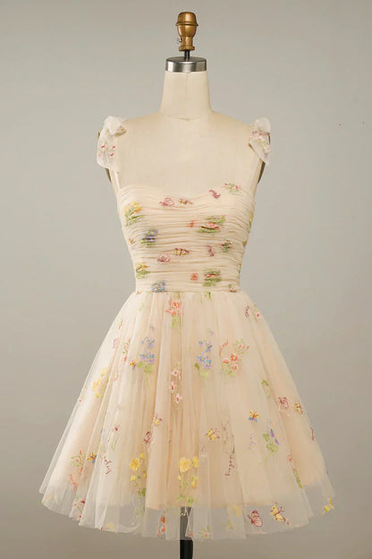 Tüll-Ballkleid mit Blumenbesteck