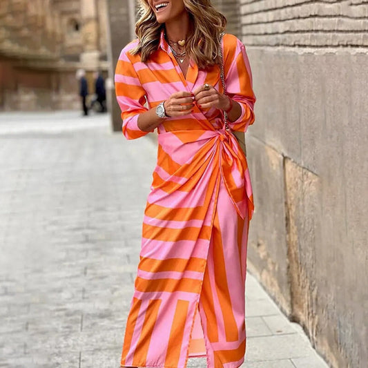 Elegantes Damenkleid mit Ärmeln und Bedruckung - BerlinGlamour