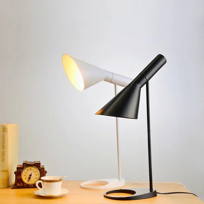Moderne LED Tischlampe Elegante Minimalistisch