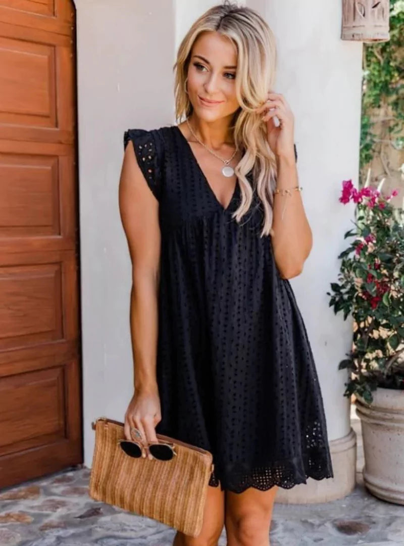 Sommerkleid mit Stickerei V-Ausschnitt Leicht und Lockergeschnitten - BerlinGlamour