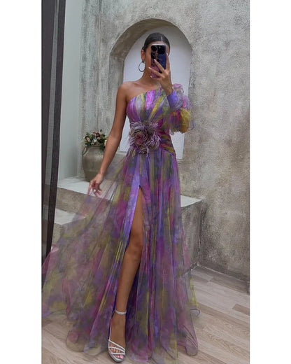 Elegantes One-Shoulder Maxikleid mit Blumen & Schlitz