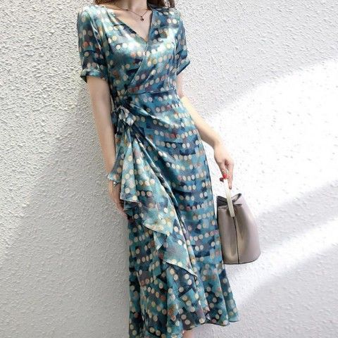Stilvolles Blumenkleid im französischen Design