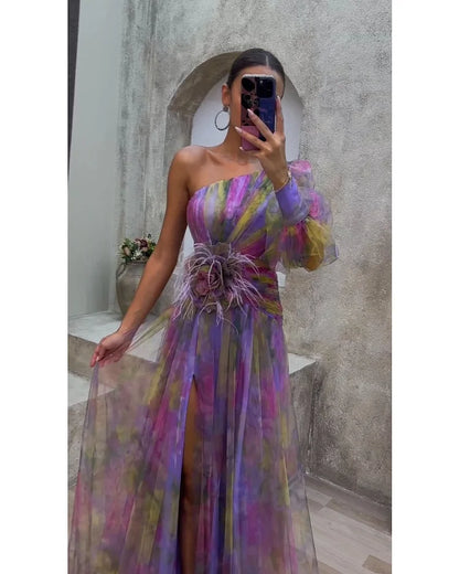 Elegantes One-Shoulder Maxikleid mit Blumen & Schlitz