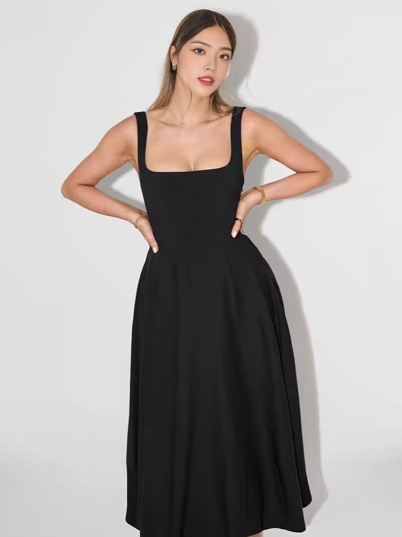 Trägerloses Kleid von BerlinGlamour mit Spaghettiträgern und quadratischem Ausschnitt