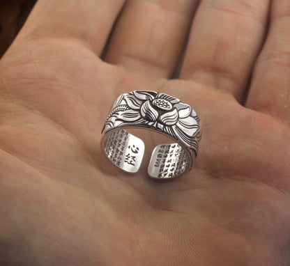 Silberner Ring mit Lotus Motiv Glitzernd