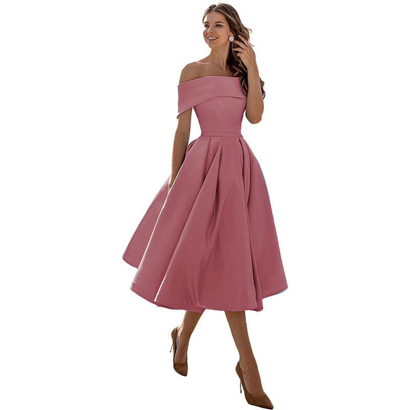 Satin-Partykleid von BerlinGlamour: modisch, lässig, trägerlos