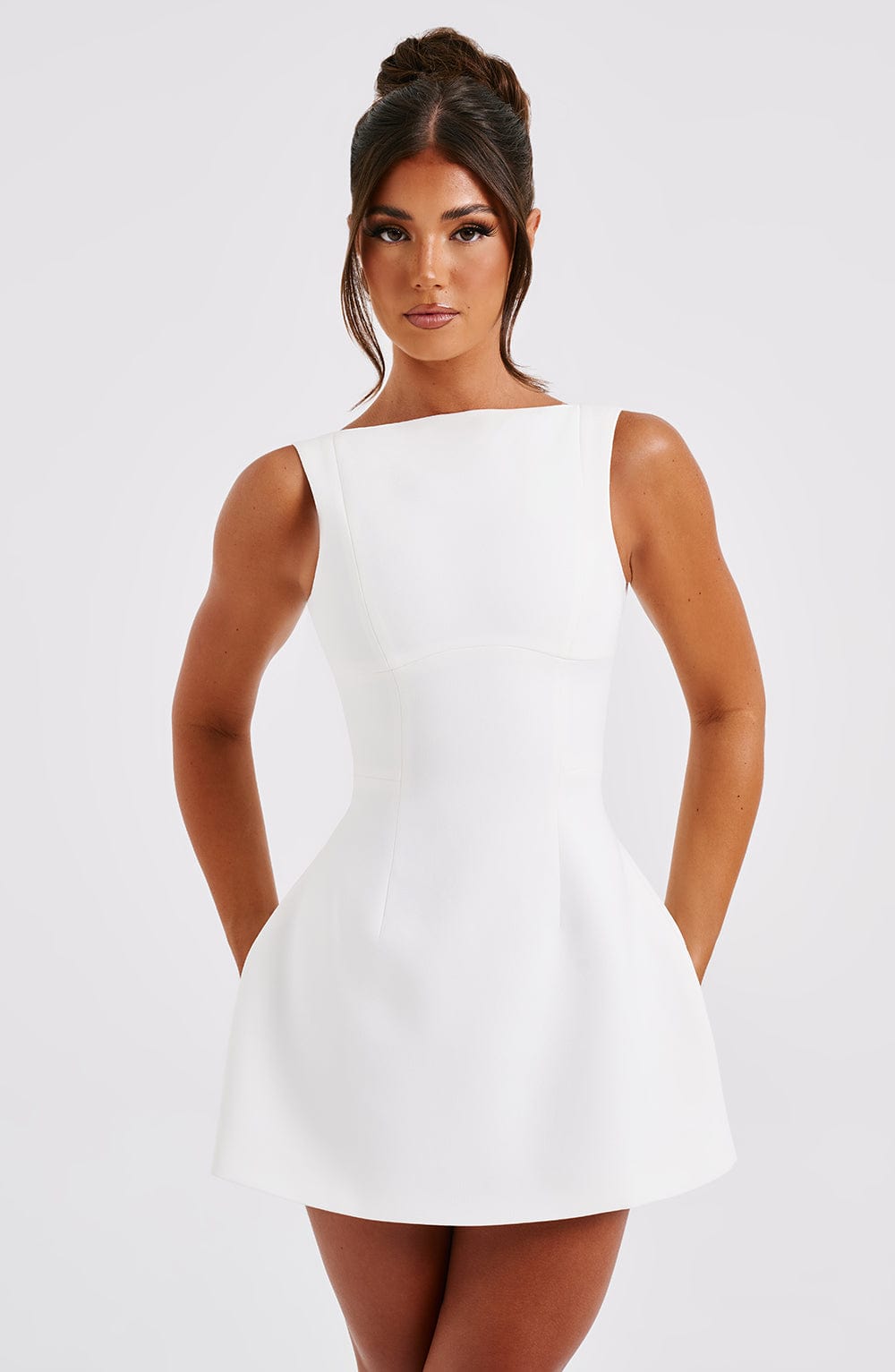 Weißes Minikleid Elegant mit Rückenausschnitt Kurz