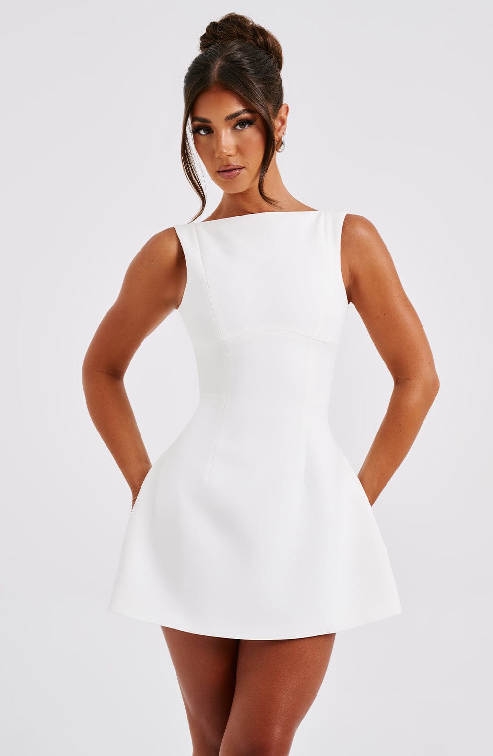 Weißes Minikleid Elegant mit Rückenausschnitt Kurz