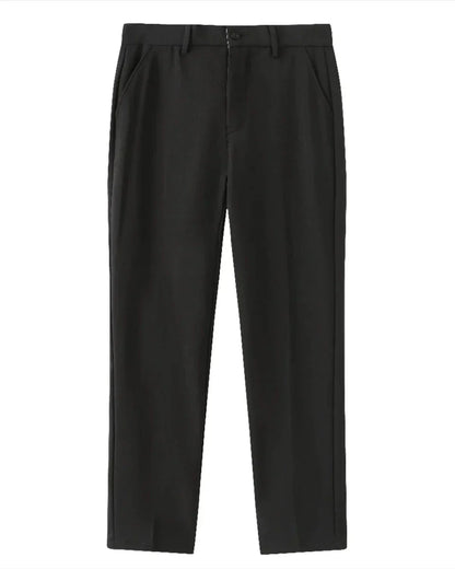Herren Outfit Schwarz: Langärmliges Polohemd, Hose und Loafer