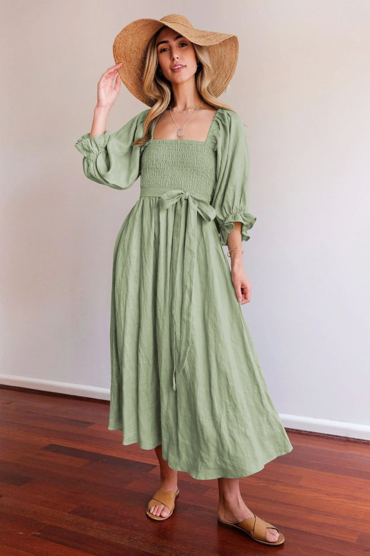 Elegantes Kleid von BerlinGlamour mit Bindegürtel
