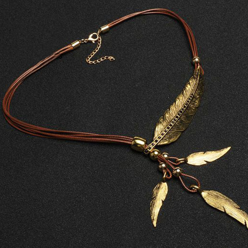 Goldene Halskette Boho Feder Schmuck