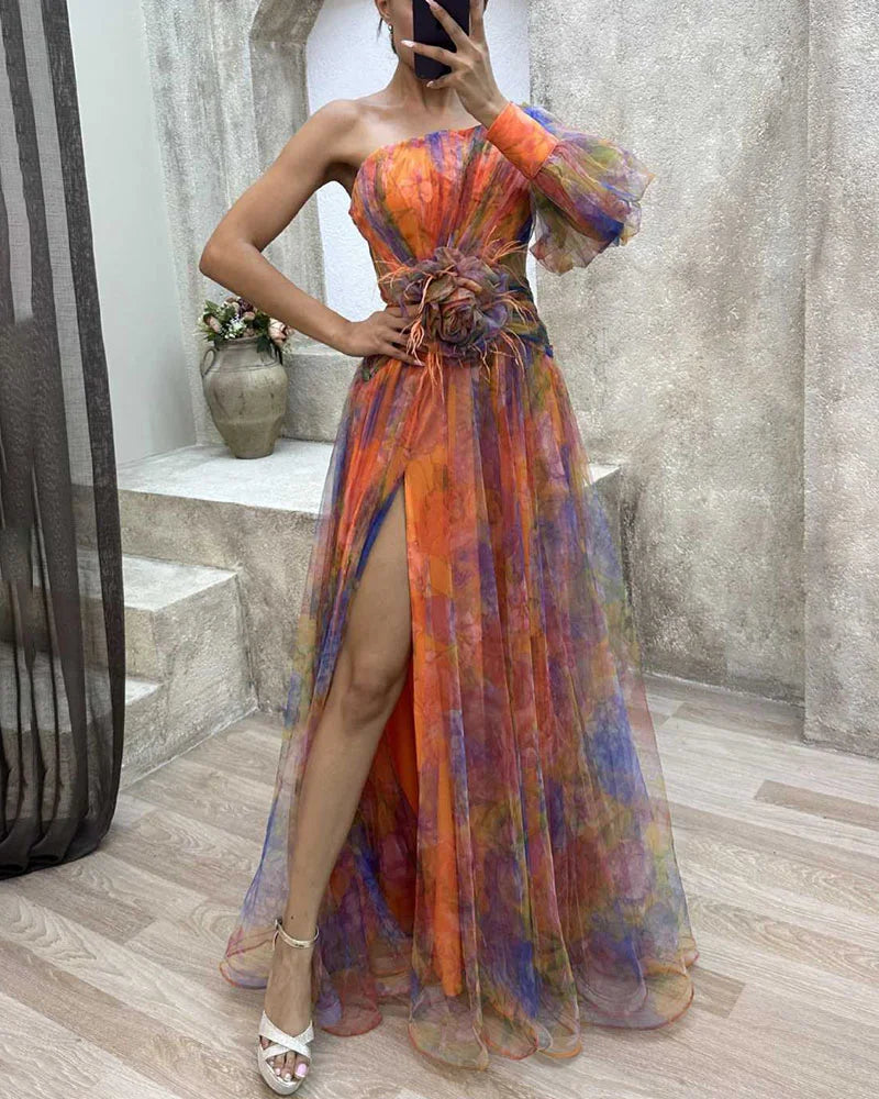 Elegantes One-Shoulder Maxikleid mit Blumen & Schlitz