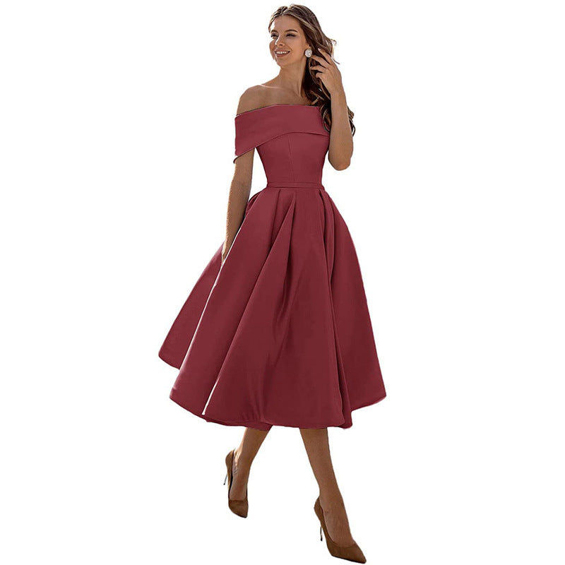 Satin-Partykleid von BerlinGlamour: modisch, lässig, trägerlos