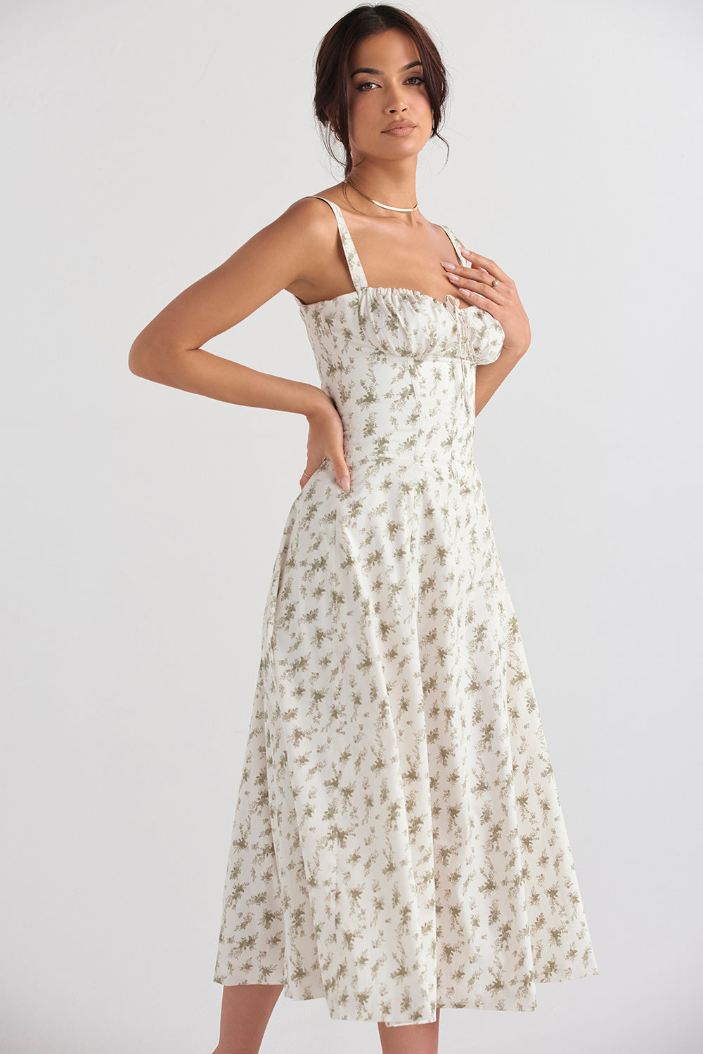 Pastellgrünes Midikleid Taillenformendes Sommerkleid