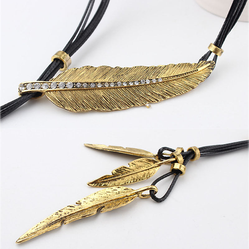 Goldene Halskette Boho Feder Schmuck