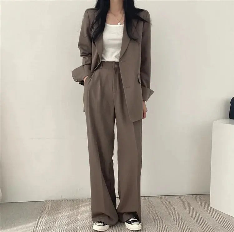 Athena | Einfarbiges Blazer- und gerade geschnittenes Hosen-Set für Damen Zendoo.de